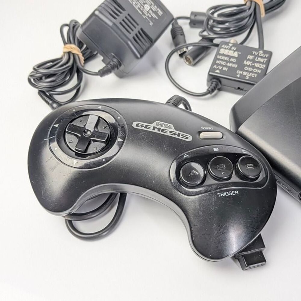 Sega Genesis Model II - Authentic and Tested - Picture 3 of 5